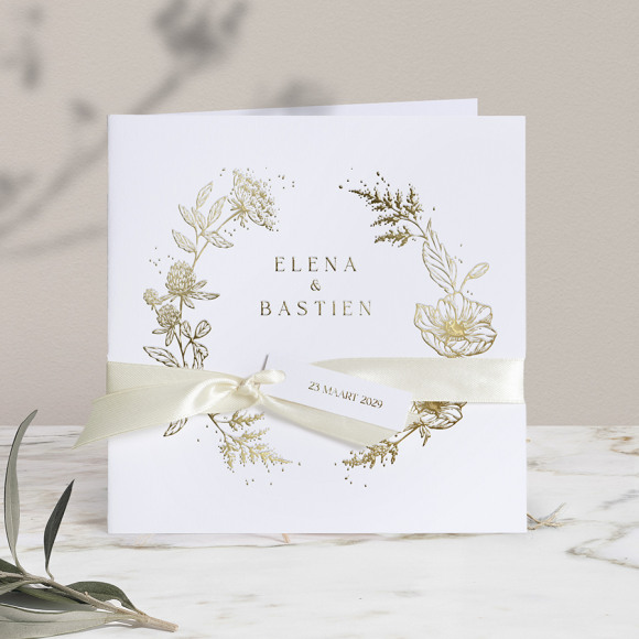 MIJN ONTWERP Elegante trouwkaart met goudfolie en labeltje 1Size