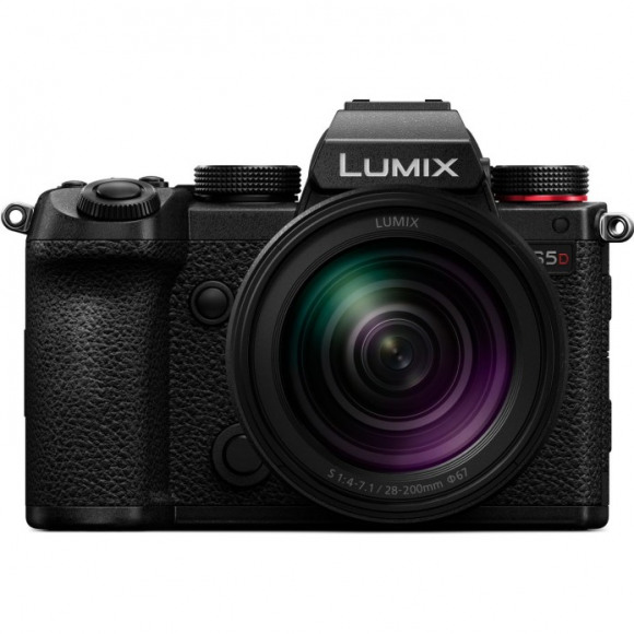 Panasonic Lumix S5D + 28-200mm f/4.0-7.1