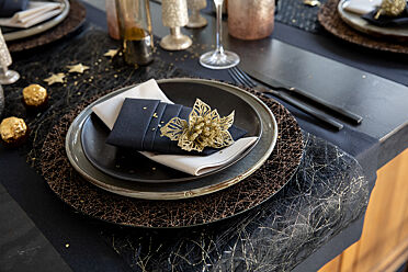 12 idées de Table deco nappe noire  nappe noire, decoration table, deco  mariage