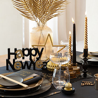 décoration nouvel an en blanc et doré