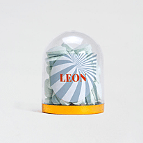 Ronde naamsticker colorblocking met blauwe strepen (3,7cm)