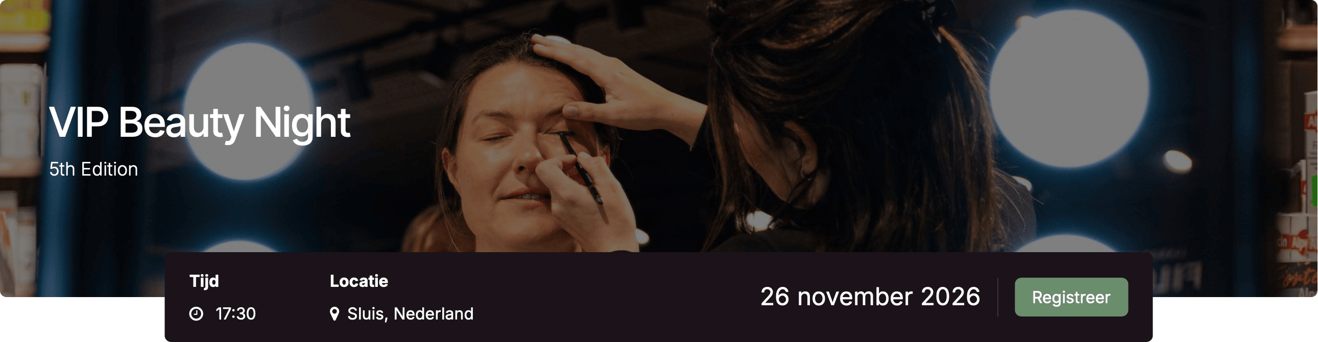 VIP Beauty Night, 5de editie, bij FreeX in Sluis op 26 november 2026 om 17:30; een visagist brengt eyeliner aan bij een klant in de winkel