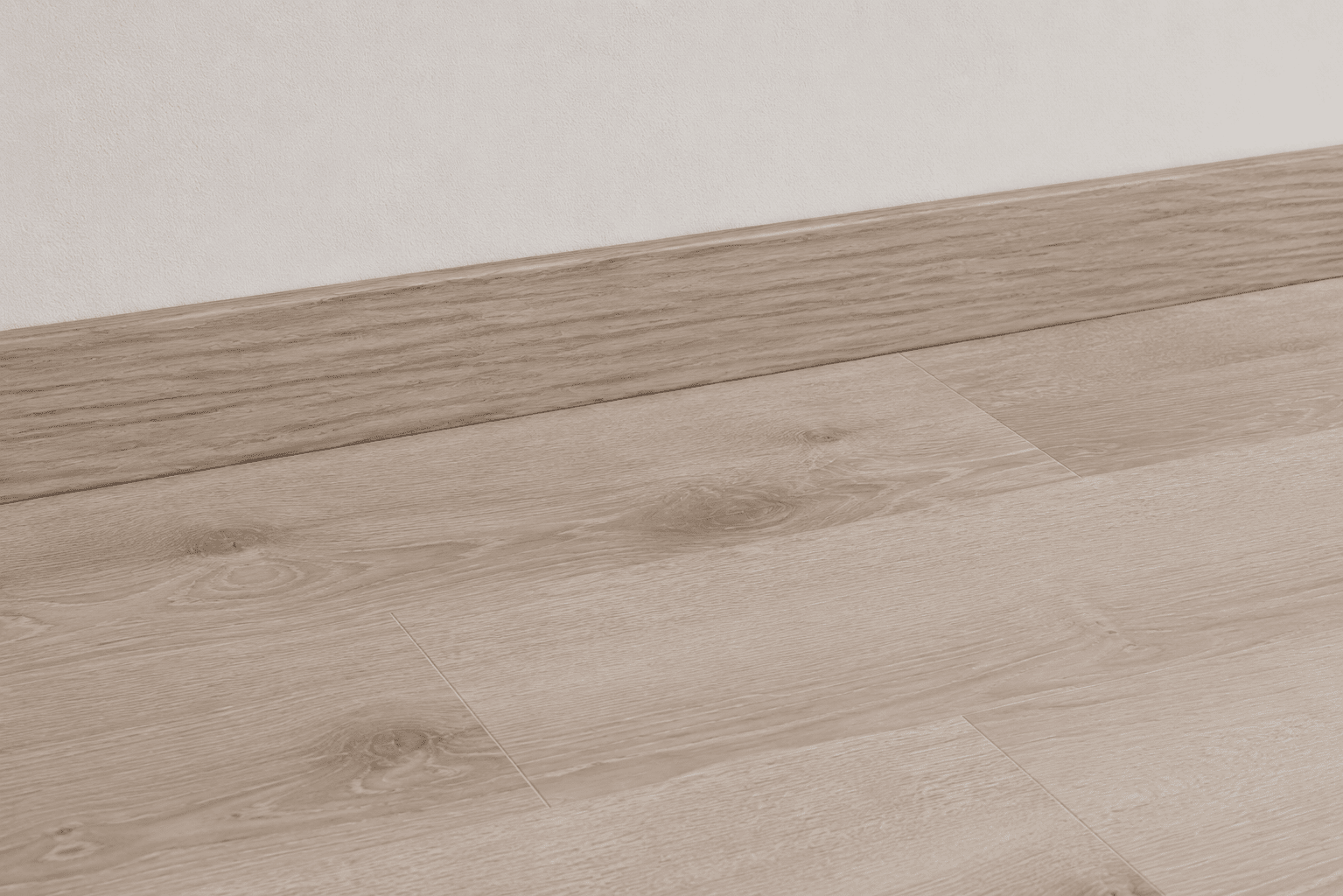 Sand oak Solid floor plint close up / interieur met vloer en plint