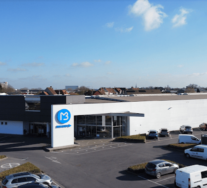 De gevel van Multi Bazar Izegem