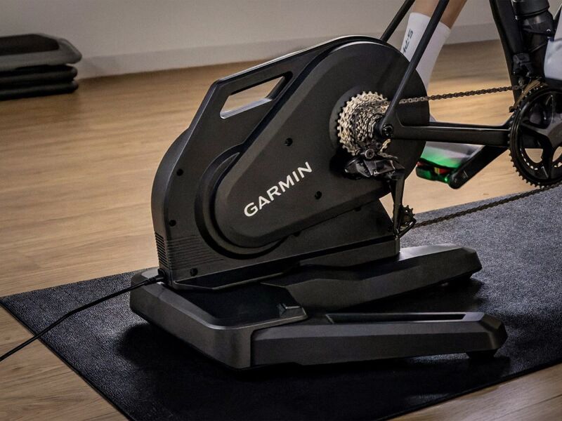 Home trainer Garmin Tacx Nēra avec mouvement intégré