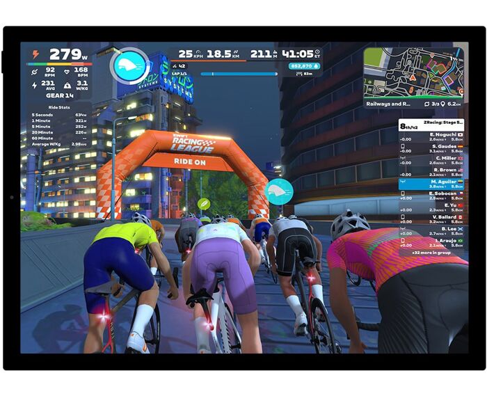 Course virtuelle sur Zwift avec le mode course du Garmin Tacx Nēra