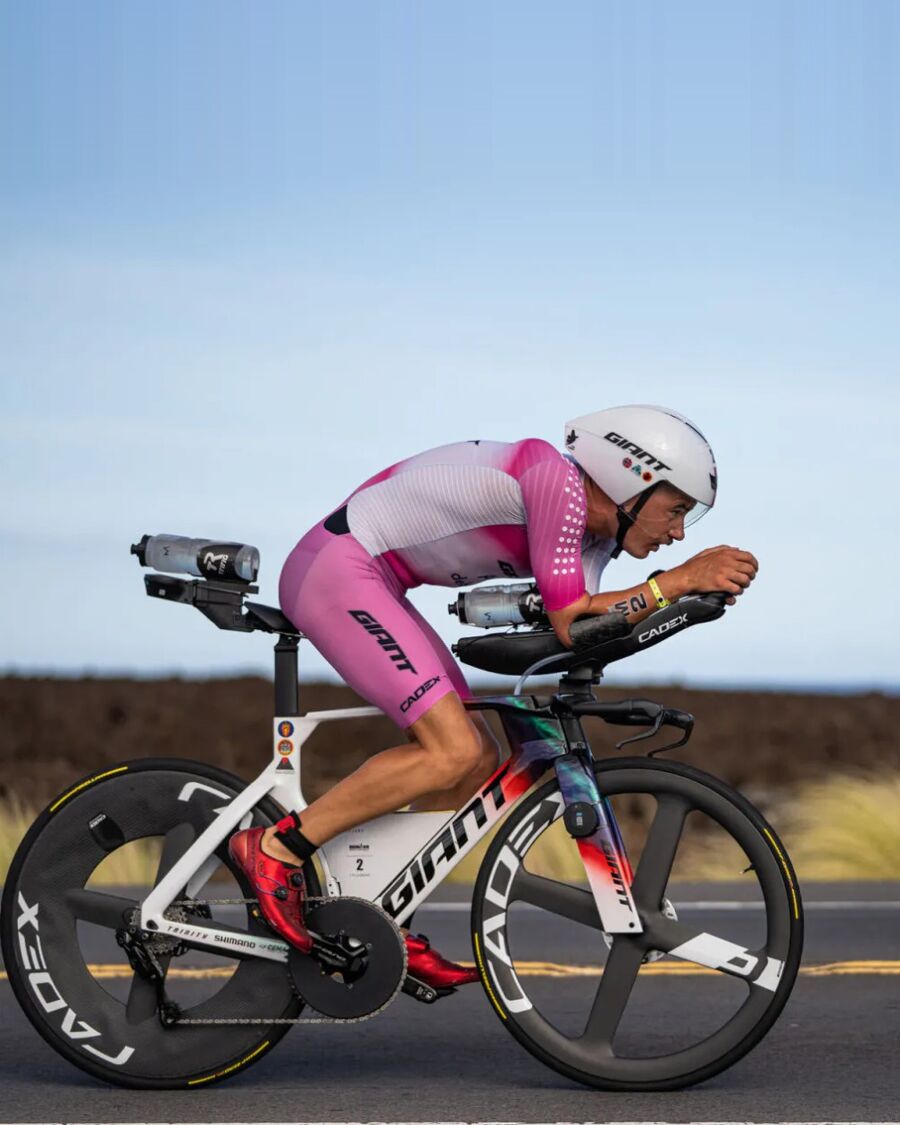 Gustav Iden sur son Giant Trinity Advanced SL à l’IRONMAN de Kona 2026