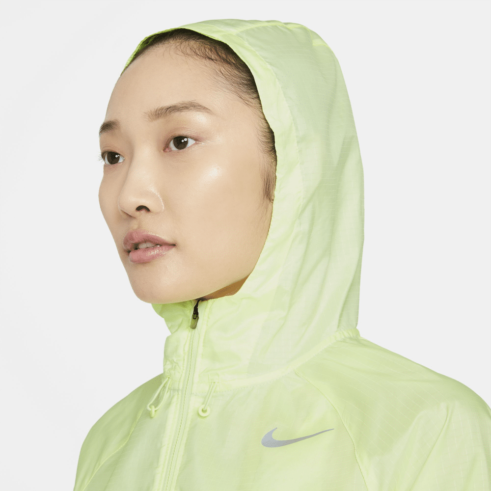 nike essential running jacket women's