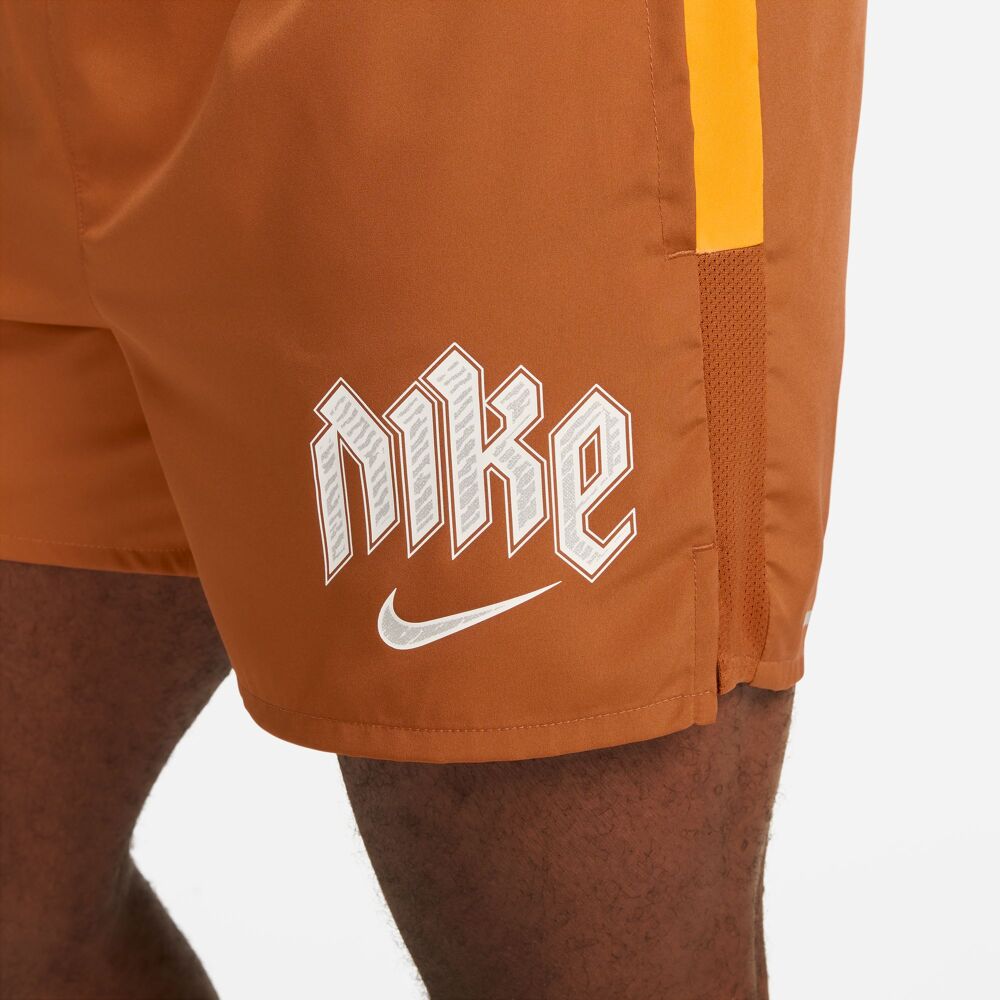Orange 2024 nike shorts