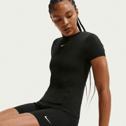 Nike - One Fitted T-Shirt