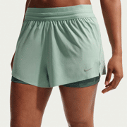 Nike - Short de course 2-en-1 Swift Dri-FIT à taille mi-haute pour femme