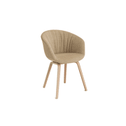 AAC23 Soft stoel met gelakte poten