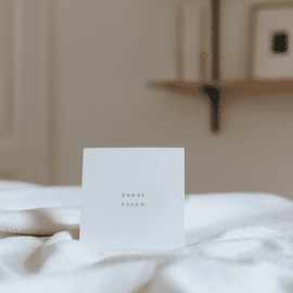 Postkaart Power vrouw / Ikpakjein