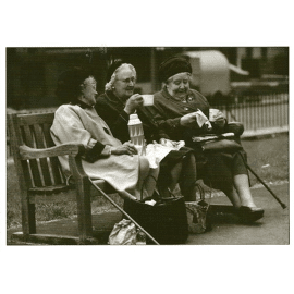 Postkaart Ladies on bench