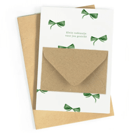 Wenskaart Klein cadeautje gestrikt / Studio Zwoane
