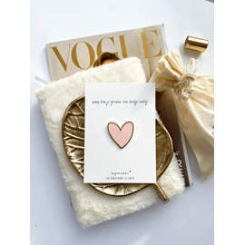 Kaart met roze pin - soms heb je gewoon een hartje nodig / Stationery & Gift