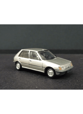 REE CB-148 /  Peugeot 205 GE Grijs Matallic