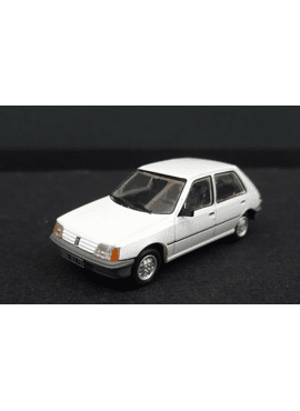 REE CB-149 / Peugeot 205 GE Wit