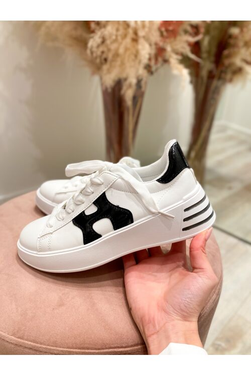 Black and white holly sneaker