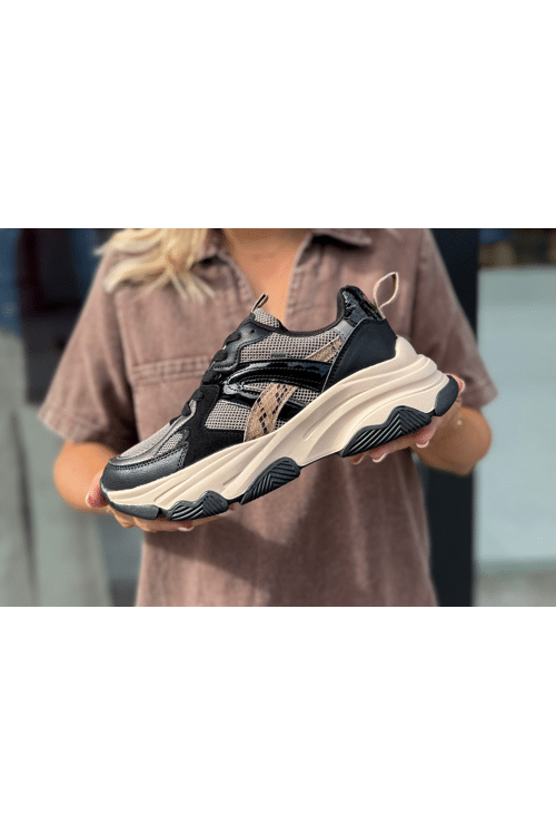posh chic sneaker