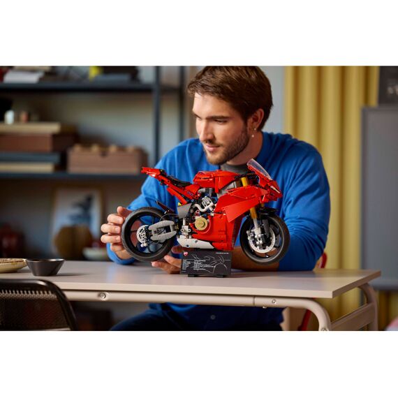 Lego Technic Ducati Panigale V4 S Motor 42202