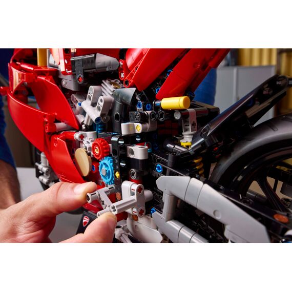 Lego Technic Ducati Panigale V4 S Motor 42202