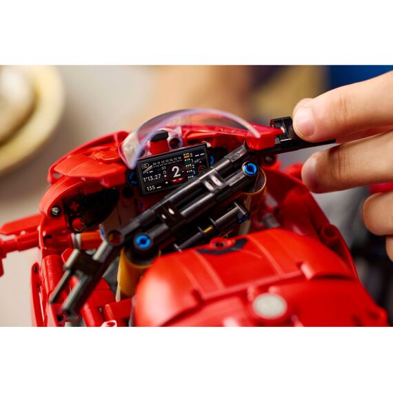 Lego Technic Ducati Panigale V4 S Motor 42202