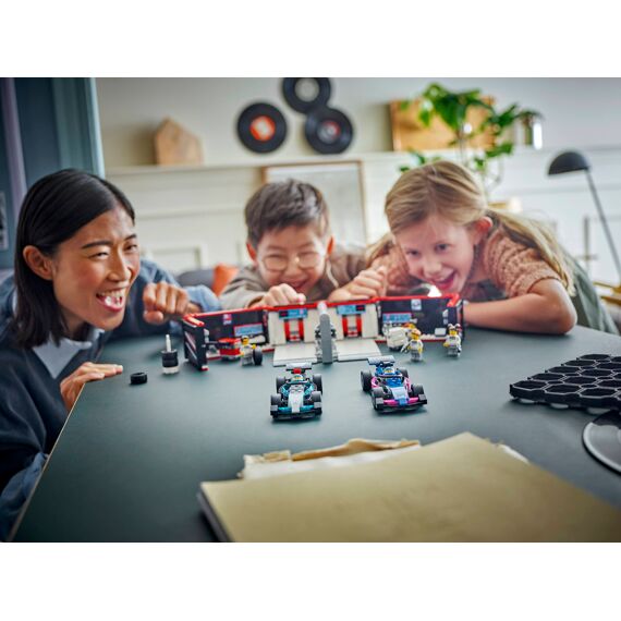 Lego City F1 Garage Met Mercedes-Amg En Alpine Auto'S 60444