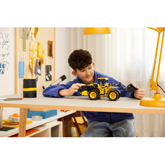 Lego Technic Volvo L120 Electric Wiellader 42209