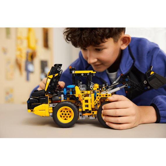 Lego Technic Volvo L120 Electric Wiellader 42209