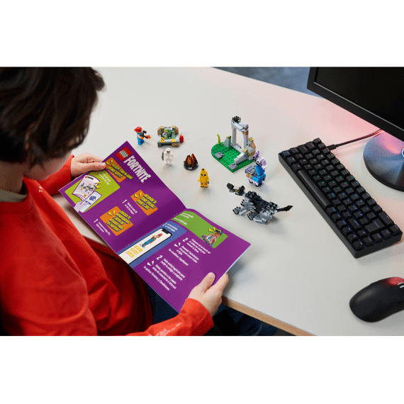 Lego Fortnite Peely En Sparkplugs Kamp 77075