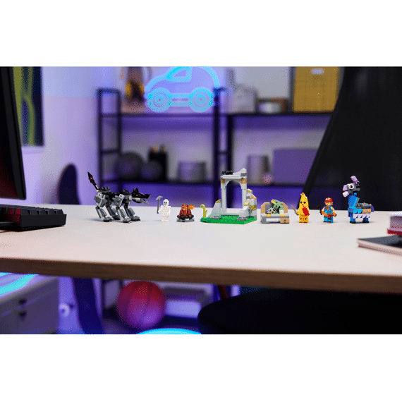 Lego Fortnite Peely En Sparkplugs Kamp 77075