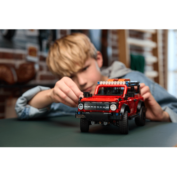 Lego Technic Ford Bronco® Suv 42213