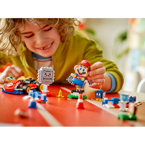 Lego Super Mario Mario Kart - Interactieve Mario En Standaardkart 72043