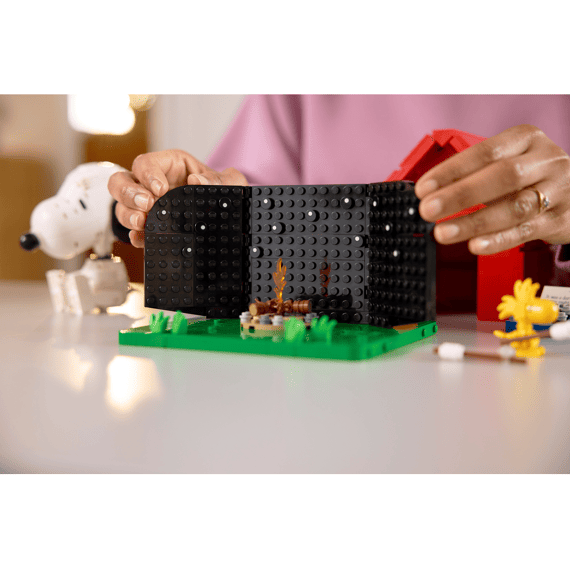 Lego Ideas 21368 Peanuts: Snoopys Hondenbok