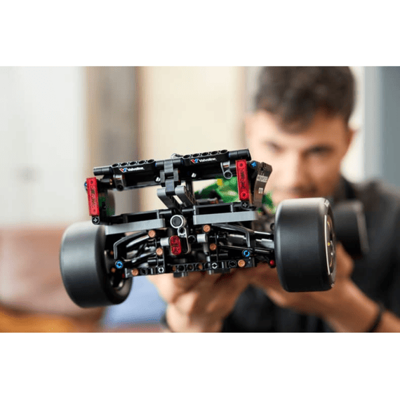 Lego Technic 42240 Aston Martin Aramco Amr25 F1® auto