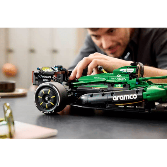 Lego Technic 42240 Aston Martin Aramco Amr25 F1® auto