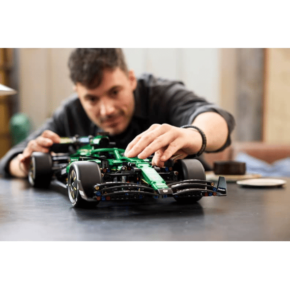 Lego Technic 42240 Aston Martin Aramco Amr25 F1® auto