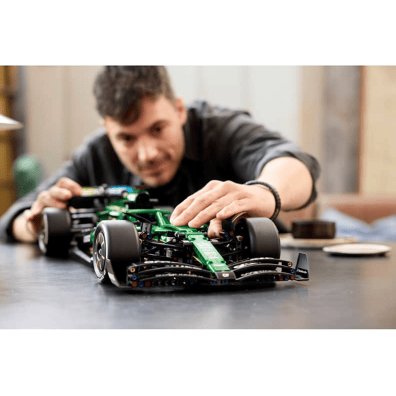 Lego Technic 42240 Aston Martin Aramco Amr25 F1® auto