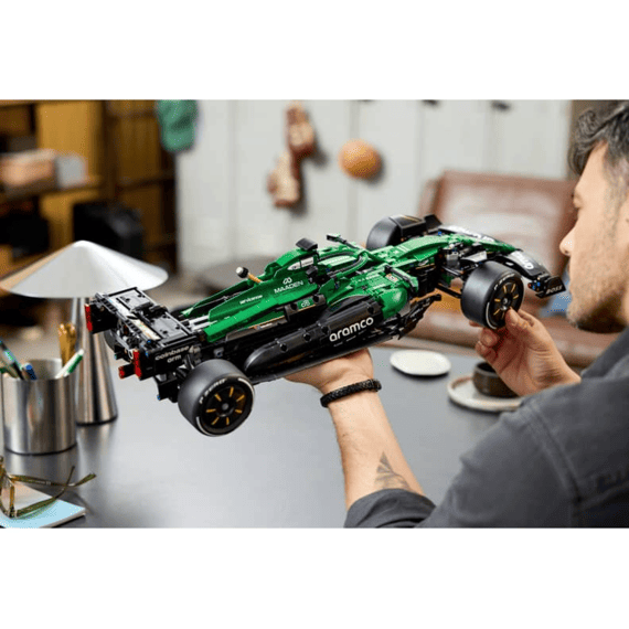 Lego Technic 42240 Aston Martin Aramco Amr25 F1® auto