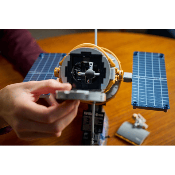 Lego Icons 11382 Ruimtetelescoop Hubble