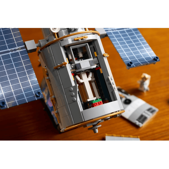 Lego Icons 11382 Ruimtetelescoop Hubble