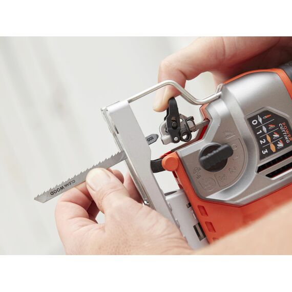 Black+Decker 650W Penderdecoupeerzaag In Koffer