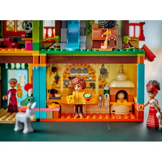 Lego Disney Classic 43245 Het Magische Huis Van De Familie Madrigal